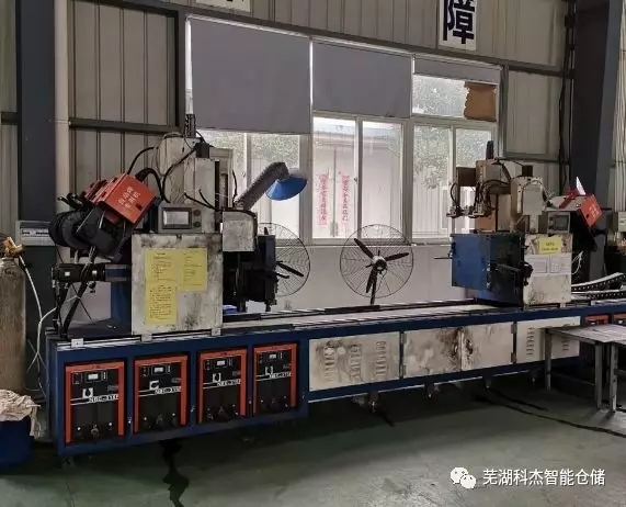 雙工位自動焊機(jī) 雙工位自動焊機(jī)